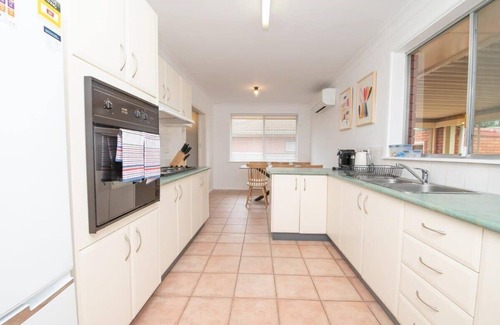 Orange Villa | Cadogan House - Located in Heart of Orange CBD