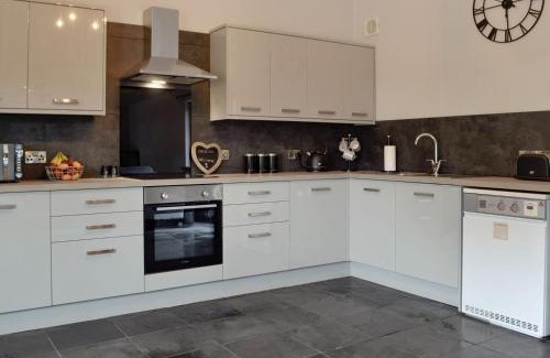 Bontnewydd House | Caffi Sali - Weluk143