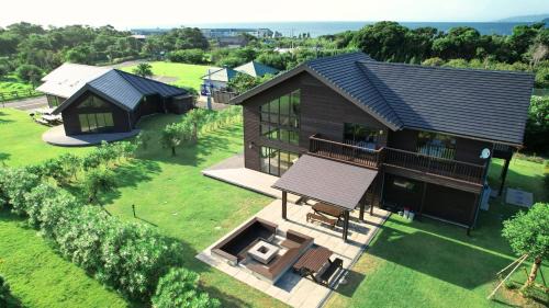 Tateyama Villa | Cairns House by SANA