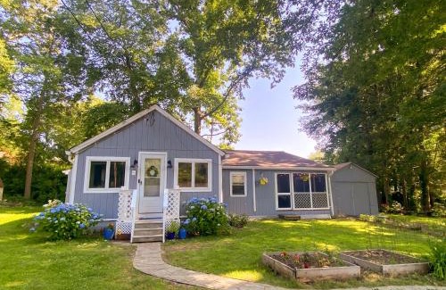 Lake Pocotopaug House | Caladan Cottage lake house