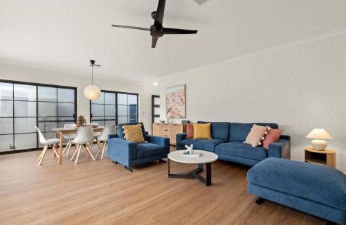 Canning Vale House | Caladenia Villa Urban Retreat