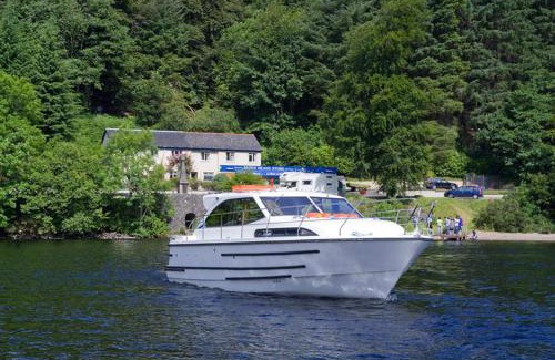Kinmylies Boat Rental | Caley Cruisers