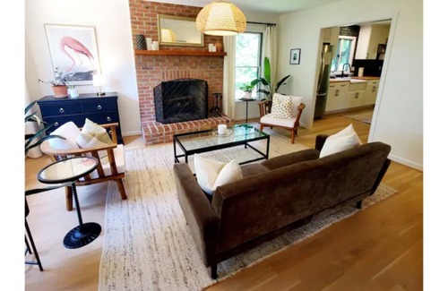Purcellville Cabin | Cali's Mountain Hideaway - Peaceful Luxury Awaits!