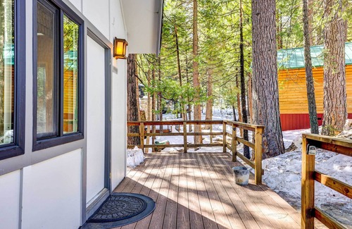 Cold Springs Cottage | California Cabin Rental - Hike, Ski, Boat!