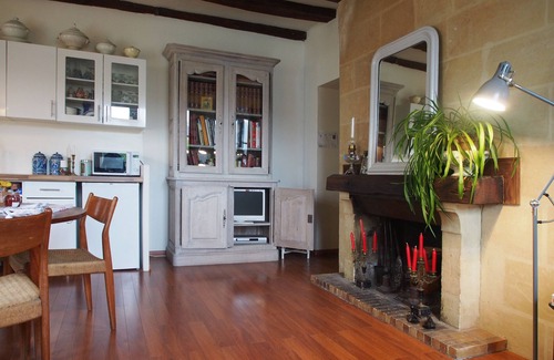 Old Town Apartment | Calm And Bright Apartment Rental, Tours Center, Cathedral