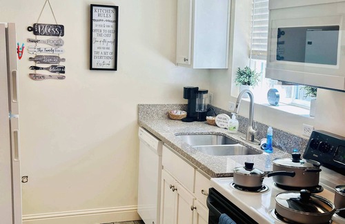 West University Apartment | Calm Light Stay/3 Bedrooms/6 Beds