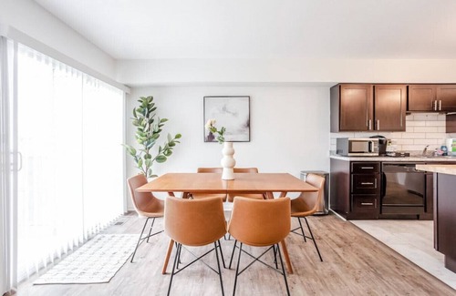 Otterbien Home House | Calm & Peaceful 3B: King Beds by Liberty Hospital