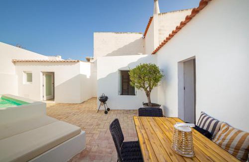 Vila Real Santo Antonio House | Calma Boutique House