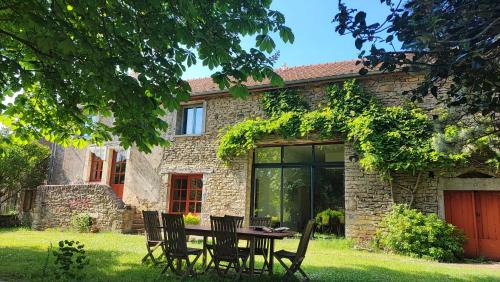 Aubigny-la-Ronce House | Calme et confort à la campagne en Bourgogne vinicole,