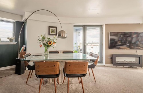 Granton Apartment | Calming Sea View City Apartment