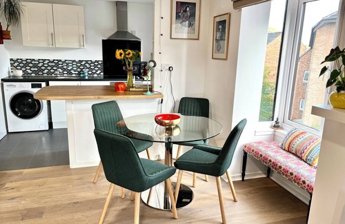 Pleasance Apartment | Calum's Apartment: in Edinburgh city centre