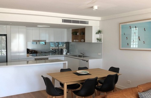 Maroochydore Apartment | Camargue Beachfront Apartments