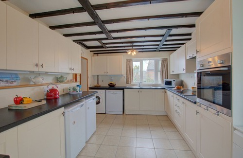 Happisburgh House | Camberley Cottage - Two Bedroom House, Sleeps 5