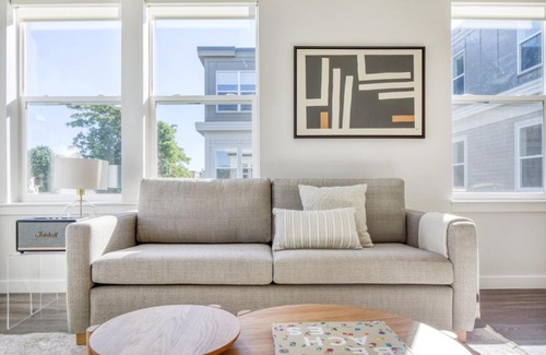 North Cambridge Apartment | Cambridge 2BR w WD Private access to Linr Park BOS-470