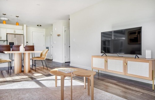 North Cambridge Apartment | Cambridge 2BR w WD Private access to Linr Park BOS-470