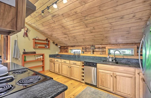 Jeffersonville Cabin | Cambridge Cabin < 2 Mi to Smugglers' Notch!