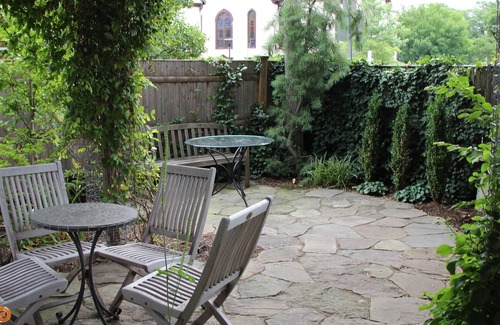 Central Square Apartment | Cambridge Urban Oasis Apartment betw M.I.T. & Harvard