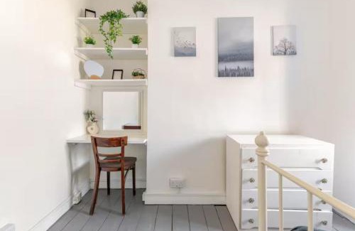 Camden Town with Primrose Hill Apartment | Camden Apartment - 10 percent reduced from restaurant bill