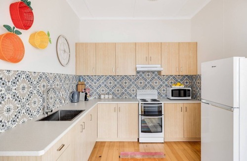 Toowoomba House | "Camellia Cottage"! CDB Diamond!