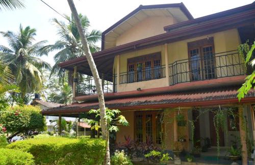 Kalagedihena House | Camellia Green