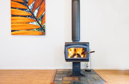 North Tamborine Cabin | Camelot Boutique Accommodation