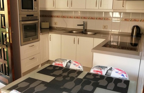Las Galletas House | Camelot is a comfortable and quiet modern townhouse in Canaria traditional style