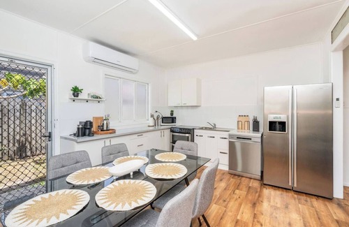 Torquay House | Campbell Cottage A Beachside Escape in Torquay