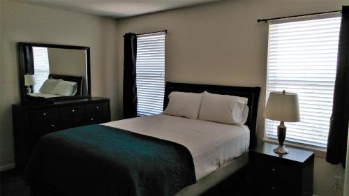 Gull Lake Apartment | Campbell's Accommodations