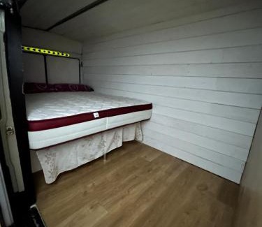 Corbera Other | Camper Mercedes en la naturaleza