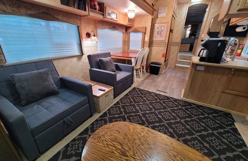 Del Rio House | Camping Creekside at Del Rio Happy Camper