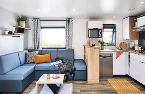 Plougasnou House | Camping maeva Respire Le Domaine de Mesqueau * - Lodge SERENITY-PREMIUM 3 Rooms 4 People + SPA + TV