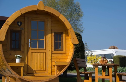 Neubulach Apartment | Campingfass, Schwarzwaldstil, max. 4 Personen