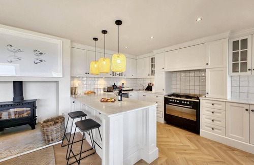 Bishopscourt House | Camps Bay Luxury Family Retreat – Lush & Stylish
