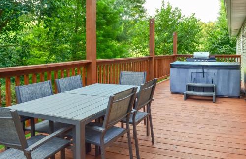 Campton House | Campton Cottage with Hot Tub, Near Hiking and Climbing
