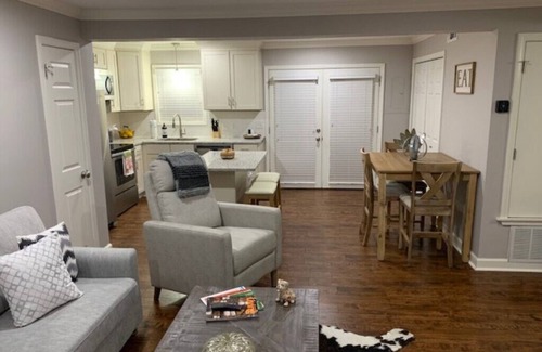 Starkville Condo | 🐾CAMPUS COWBELL🐾 Located on Campus! Goodie basket for guests!