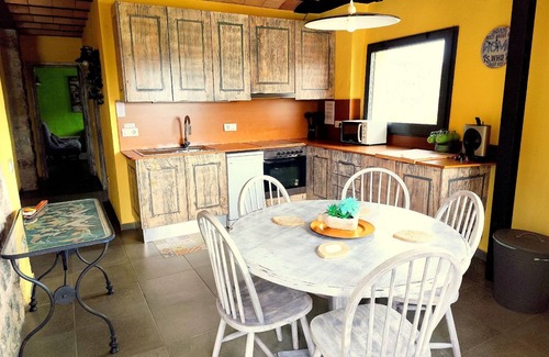 Castellfollit de la Roca Apartment | Can Castell