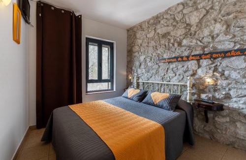 Torroella de Fluvia House | Can Salva amb Jacuzzi privat