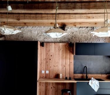 Sant Jordi Desvalls Apartment | CAN TAT, Loft in a old coach house