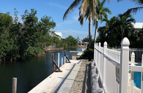 Doctor's Arm House | Canal Front Home With Pool And Hot Tub