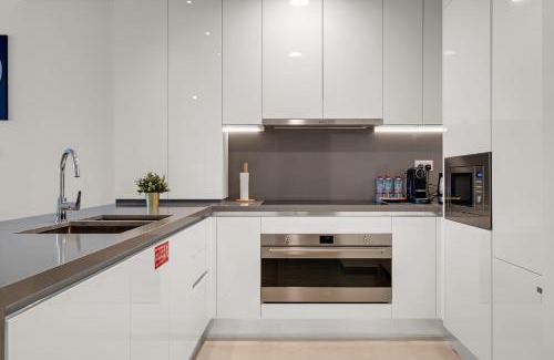 Al Safa Apartment | CanalFront - Central Location up to 7 Guests
