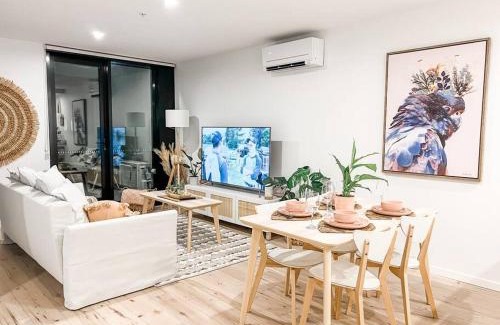 Reid Apartment | Canberra City - Parking - Self check-in - Pool