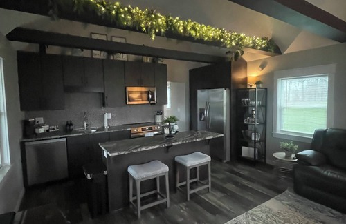 Madison House | Candlelit Comfort: Hot Tub, Firepit, Massage Chair-Romantic Getaway!