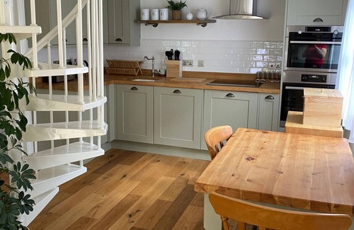 Lower Heyford House | Candlewick Cottage - One Bedroom House, Sleeps 2