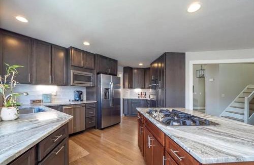 Danbury House | Candlewood Lake -Family Getaway, Lakefront 3775 sqft Home
