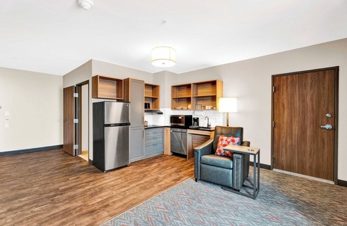 Auburn Hills Hotel | Candlewood Suites Detroit - Auburn Hills by IHG