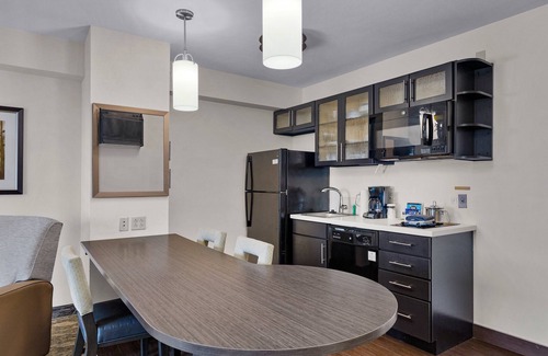 Erie Hotel | Candlewood Suites Erie by IHG