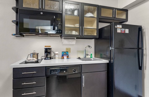 Erie Hotel | Candlewood Suites Erie by IHG