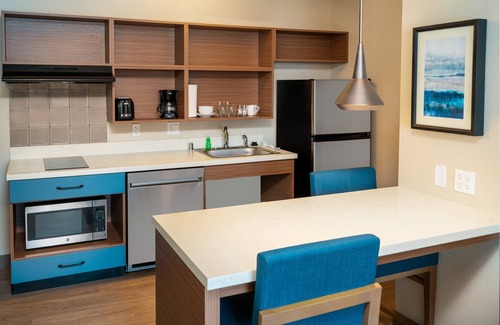Las Vegas Hotel | Candlewood Suites Las Vegas - E Tropicana by IHG