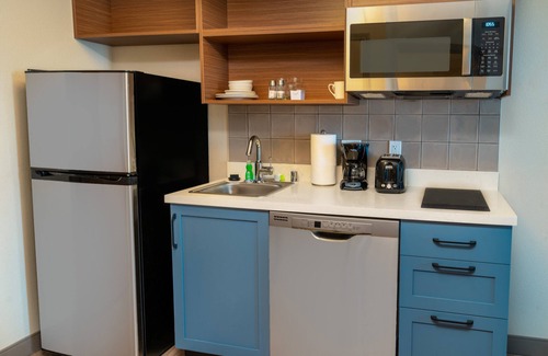 Las Vegas Hotel | Candlewood Suites Las Vegas - E Tropicana by IHG