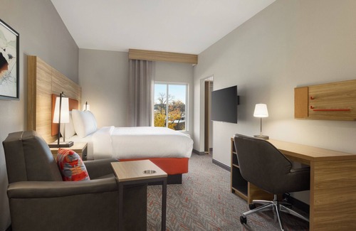 Navasota Hotel | Candlewood Suites Navasota by IHG